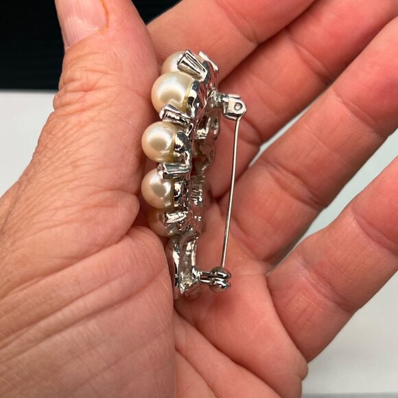 Vintage Circle Brooch Pin Faux Pearls Clear Rhinestones Silver Tone MCM Estate - Picture 5 of 8